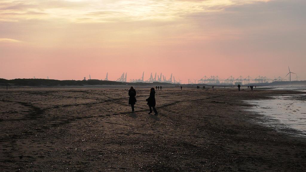 2007-11-17-16.24.34 Hoek van Holand Bea und Fra